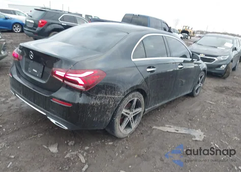 2021 Mercedes-Benz A 220 z USA, uszkodzony, nr VIN W1K3G4EB3MJ257511